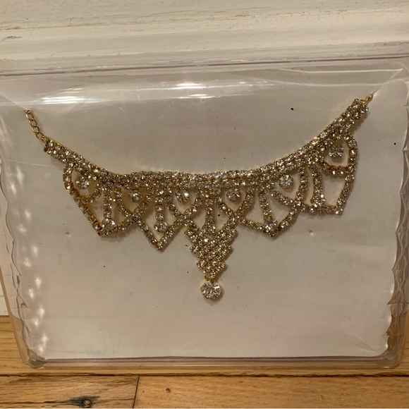 🎉Host Pick🎉 Crystal Necklace Gold-Colored Crown Design Royalty Princess - Picture 2 of 4